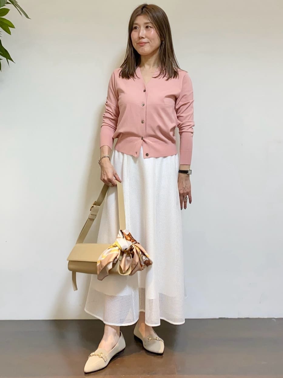 tomoさんの「UNTITLED｜【手洗い／88cm正方形】バイカラーハーネススカーフ」を使ったコーディネート
