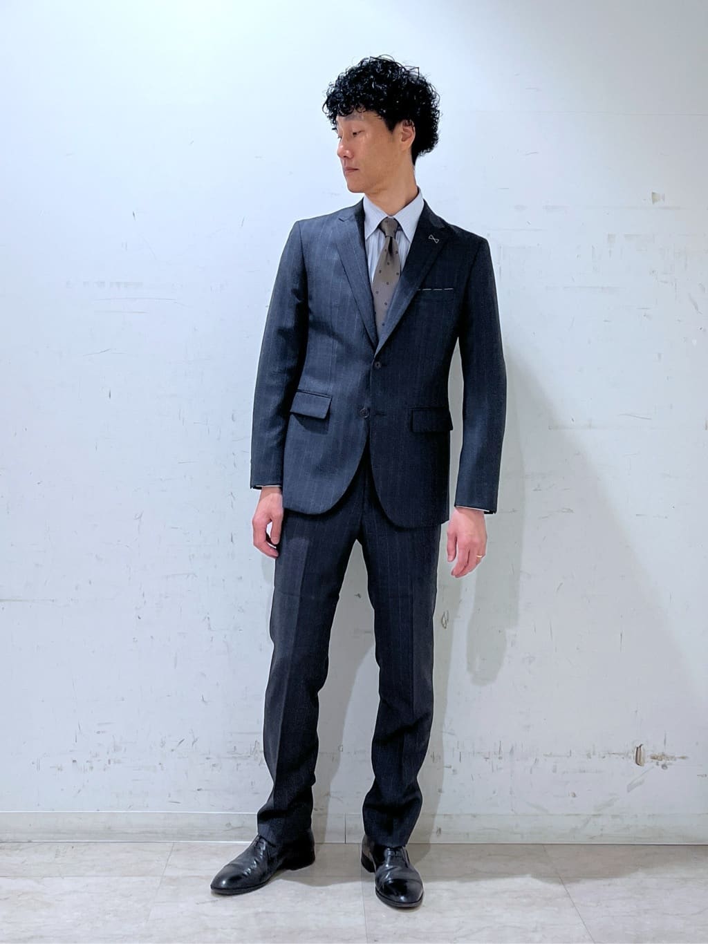 mutoさんの「TAKEO KIKUCHI｜【THE FLAGSHIP】矢絣 ストライプ スーツ」を使ったコーディネート