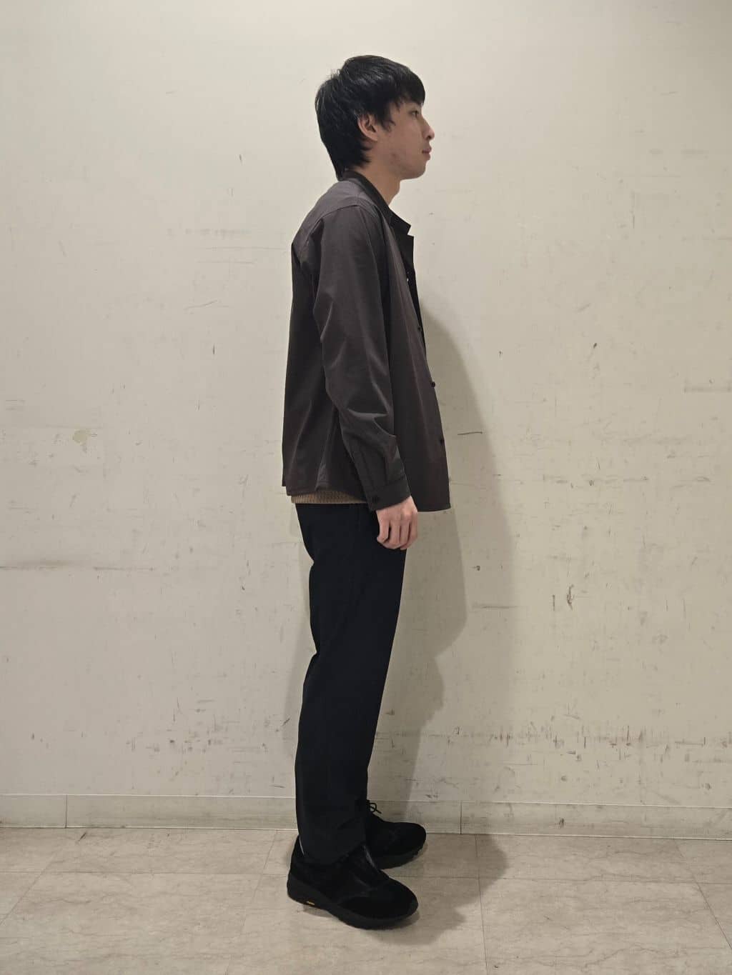 白木駆さんの「TAKEO KIKUCHI｜【360&deg;ストレッチ／セットアップ対応】None Of Stress パンツ」を使ったコーディネート