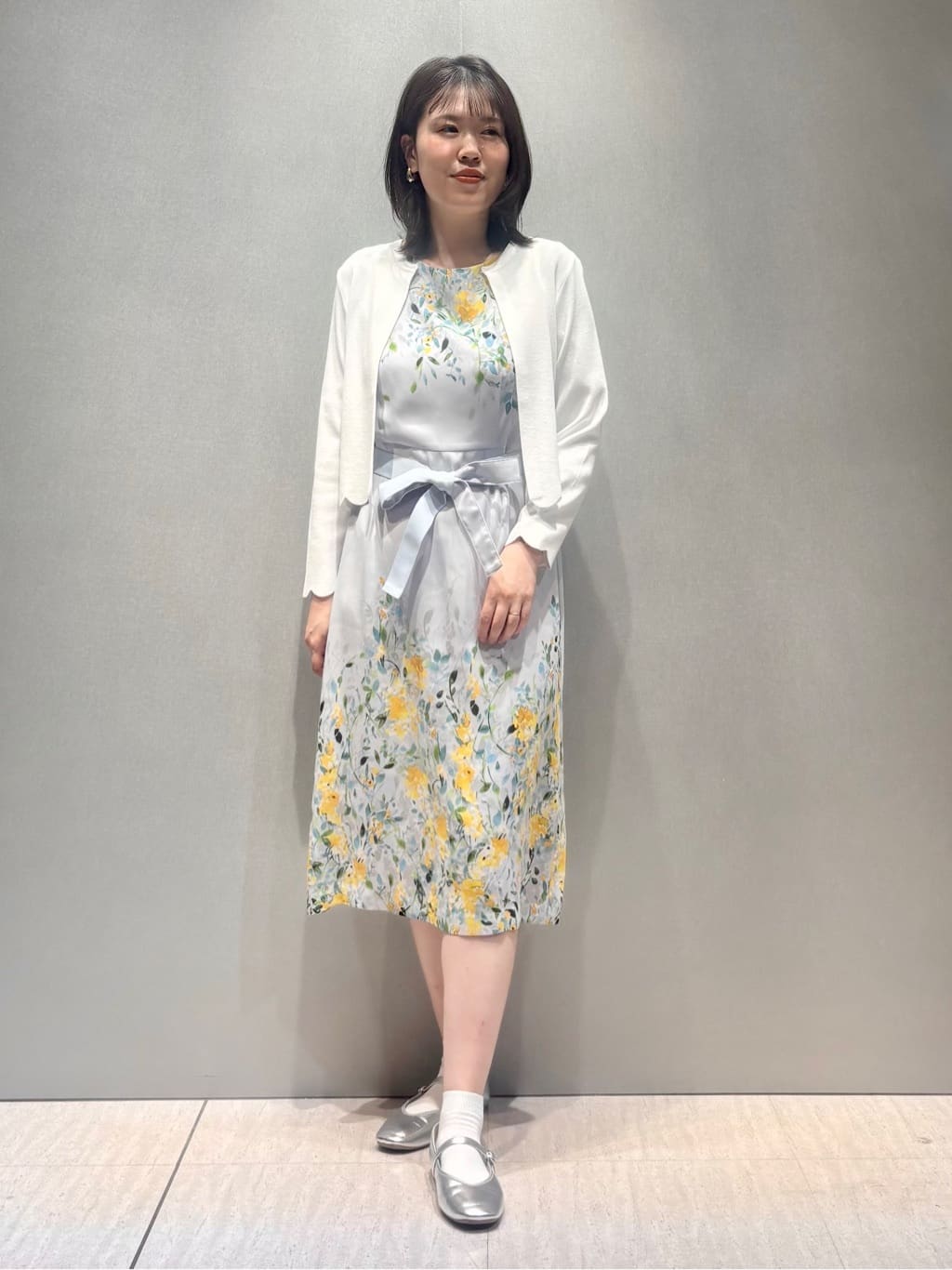 konamiさんの「INDIVI｜◆【接触冷感／アンサンブル可】裾スカラップニットボレロ」を使ったコーディネート