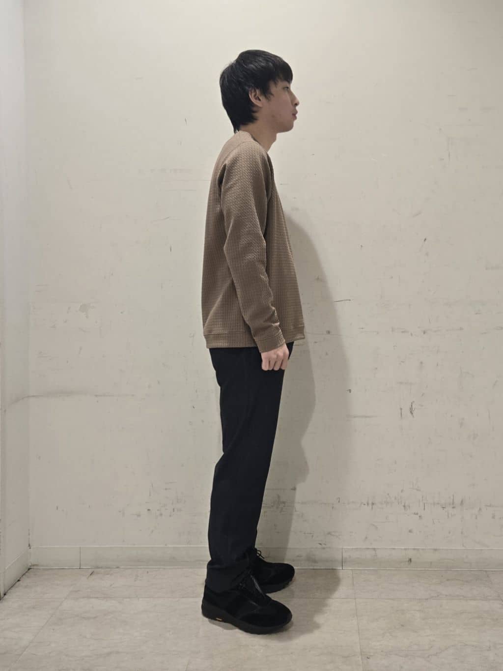 白木駆さんの「TAKEO KIKUCHI｜【360&deg;ストレッチ／セットアップ対応】None Of Stress パンツ」を使ったコーディネート