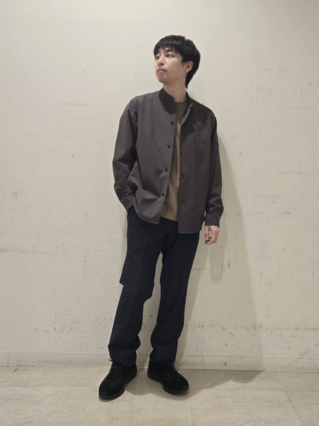 白木駆さんの「TAKEO KIKUCHI｜【360&deg;ストレッチ／セットアップ対応】None Of Stress パンツ」を使ったコーディネート