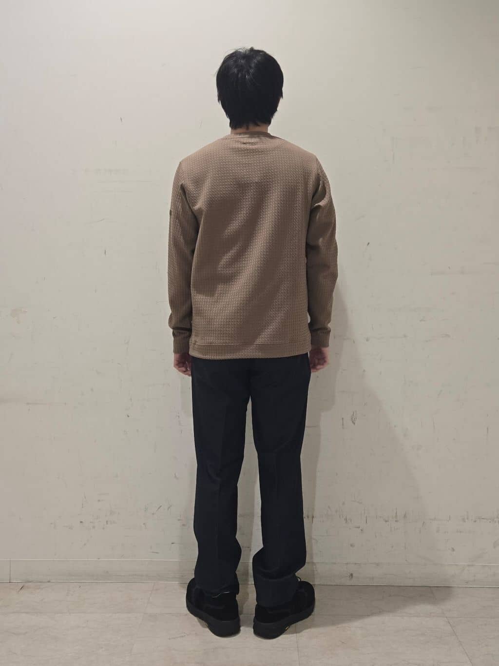 白木駆さんの「TAKEO KIKUCHI｜【360&deg;ストレッチ／セットアップ対応】None Of Stress パンツ」を使ったコーディネート