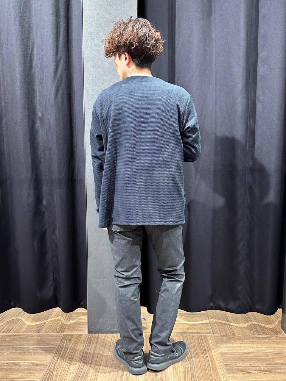 tomoyaさんの「THE SHOP TK｜【オールシーズン穿ける！】7DAYSストレッチへリンボンパンツ　ON&hArr;OFF兼用」を使ったコーディネート