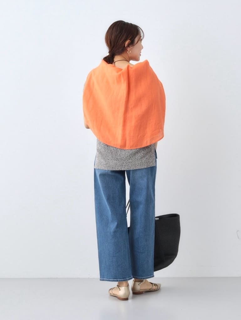 YUさんの「INDIVI｜◆【ファンシー素材】透かし柄ニットベスト」を使ったコーディネート