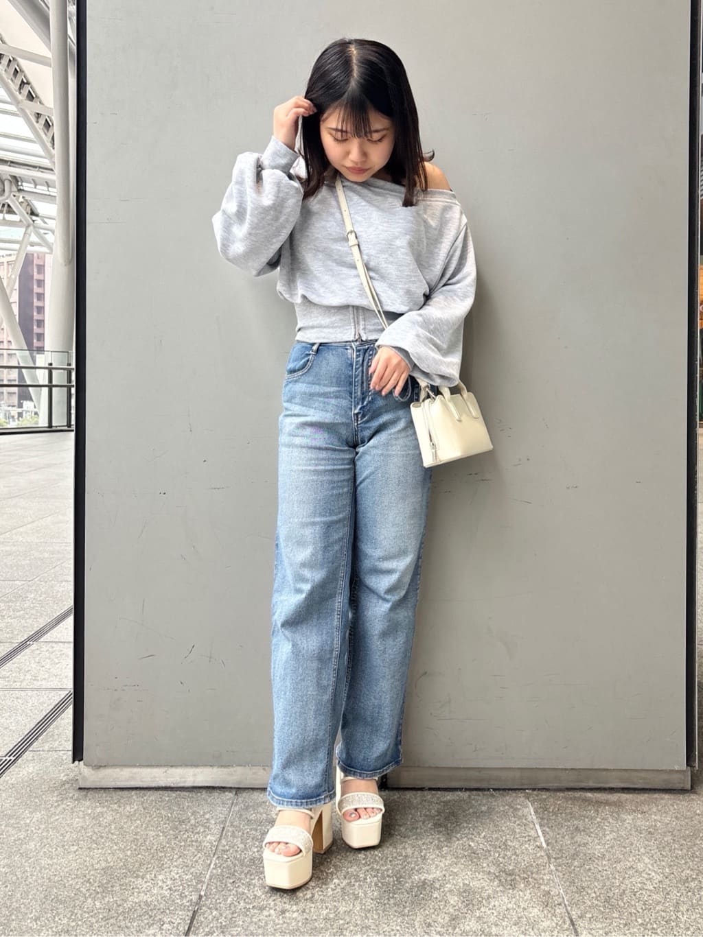 まっきーさんの「ESPERANZA｜【ラク盛り／サンダル】リピーター続出／脚長美脚　ミュールサンダル」を使ったコーディネート