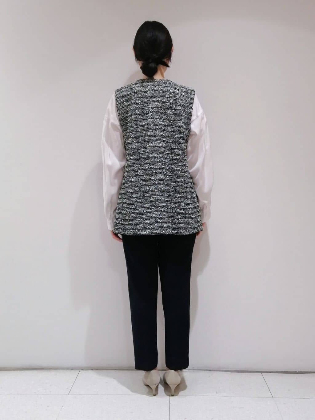 ayanoさんの「INDIVI｜◆【2点セット／UVケア】ツイードジレ＆ボウタイブラウス カセット服」を使ったコーディネート