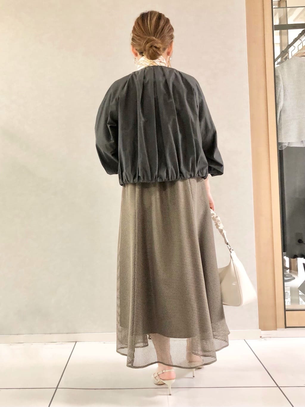 sayuさんの「UNTITLED｜◆【春の軽羽織り】ボリューム袖 ノーカラーブルゾン」を使ったコーディネート