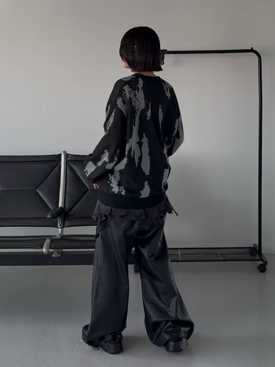 川本葵さんの「tk.TAKEO KIKUCHI｜◆アブストラクトシアーカーディガン」を使ったコーディネート