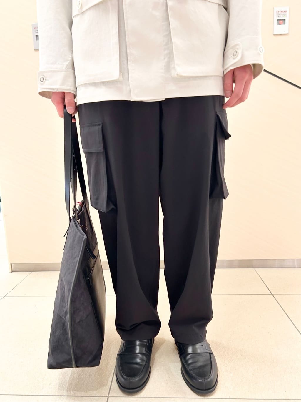 千葉亮太さんの「DRESSTERIOR｜◆【セットアップ可】2WAYストレッチ ワイドカーゴパンツ」を使ったコーディネート