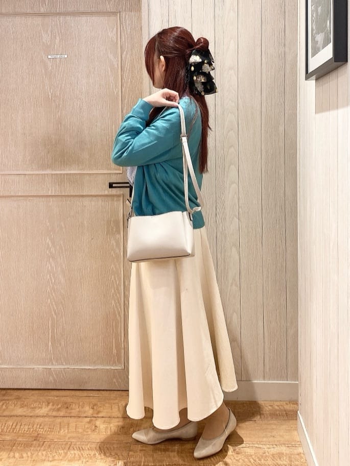 miiさんの「SHOO･LA･RUE｜◆ストレッチアーモンドトゥパンプス」を使ったコーディネート