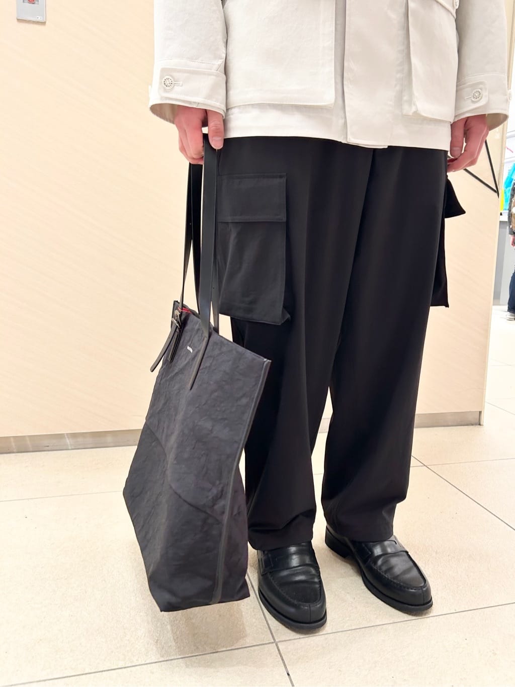 千葉亮太さんの「DRESSTERIOR｜◆【セットアップ可】2WAYストレッチ ワイドカーゴパンツ」を使ったコーディネート