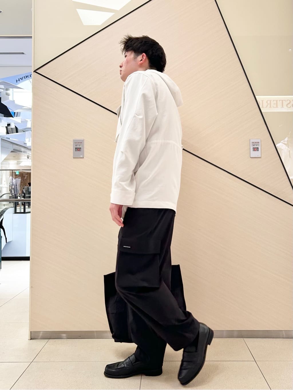 千葉亮太さんの「DRESSTERIOR｜◆【セットアップ可】2WAYストレッチ ワイドカーゴパンツ」を使ったコーディネート