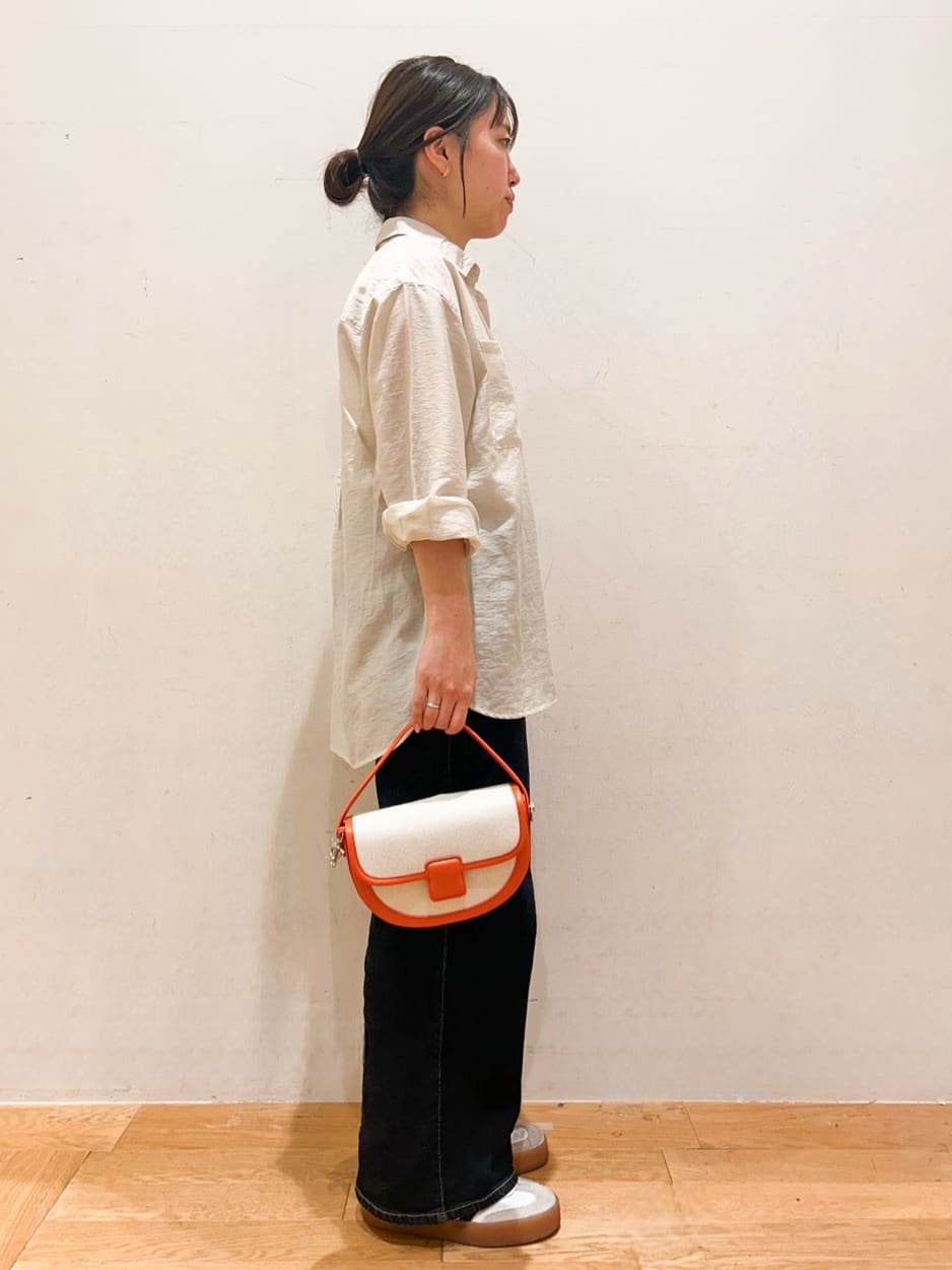 kurumiさんの「OPAQUE.CLIP｜◆《andGIRL掲載》麻混シアーダブルポケットシャツ【洗濯機洗い可】」を使ったコーディネート