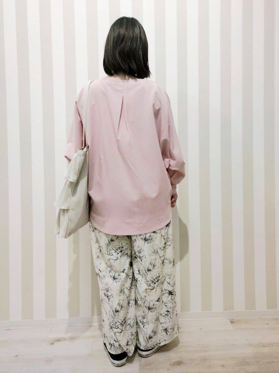 ゆーんさんの「SHOO･LA･RUE｜◆【高レビュー/洗える/洗濯後シワになりにくい/体型カバー】お袖ゆったり さらさらドルマンブラウス」を使ったコーディネート