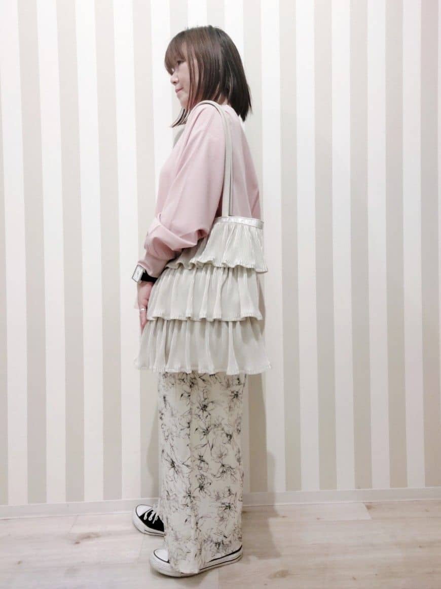 ゆーんさんの「SHOO･LA･RUE｜◆【高レビュー/洗える/洗濯後シワになりにくい/体型カバー】お袖ゆったり さらさらドルマンブラウス」を使ったコーディネート