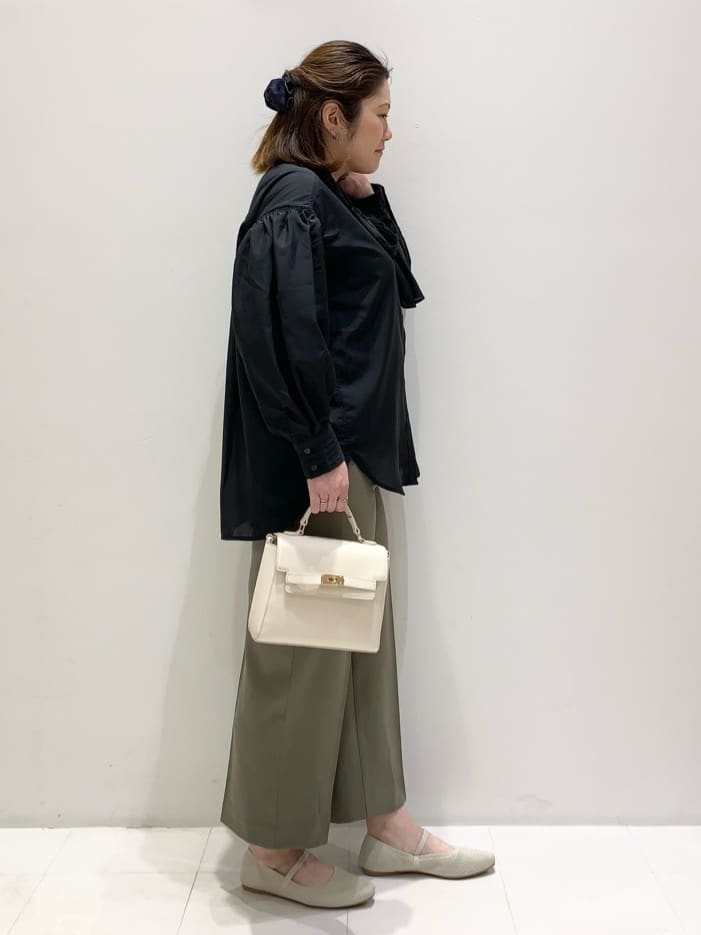 みいちゃんさんの「grove｜◆2WAYシアーボウタイブラウス」を使ったコーディネート