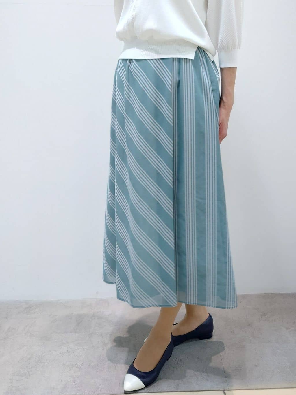 yoshiさんの「Reflect｜◆【接触冷感／洗える／ジャケットインナーにおすすめ】レースデザインニット」を使ったコーディネート