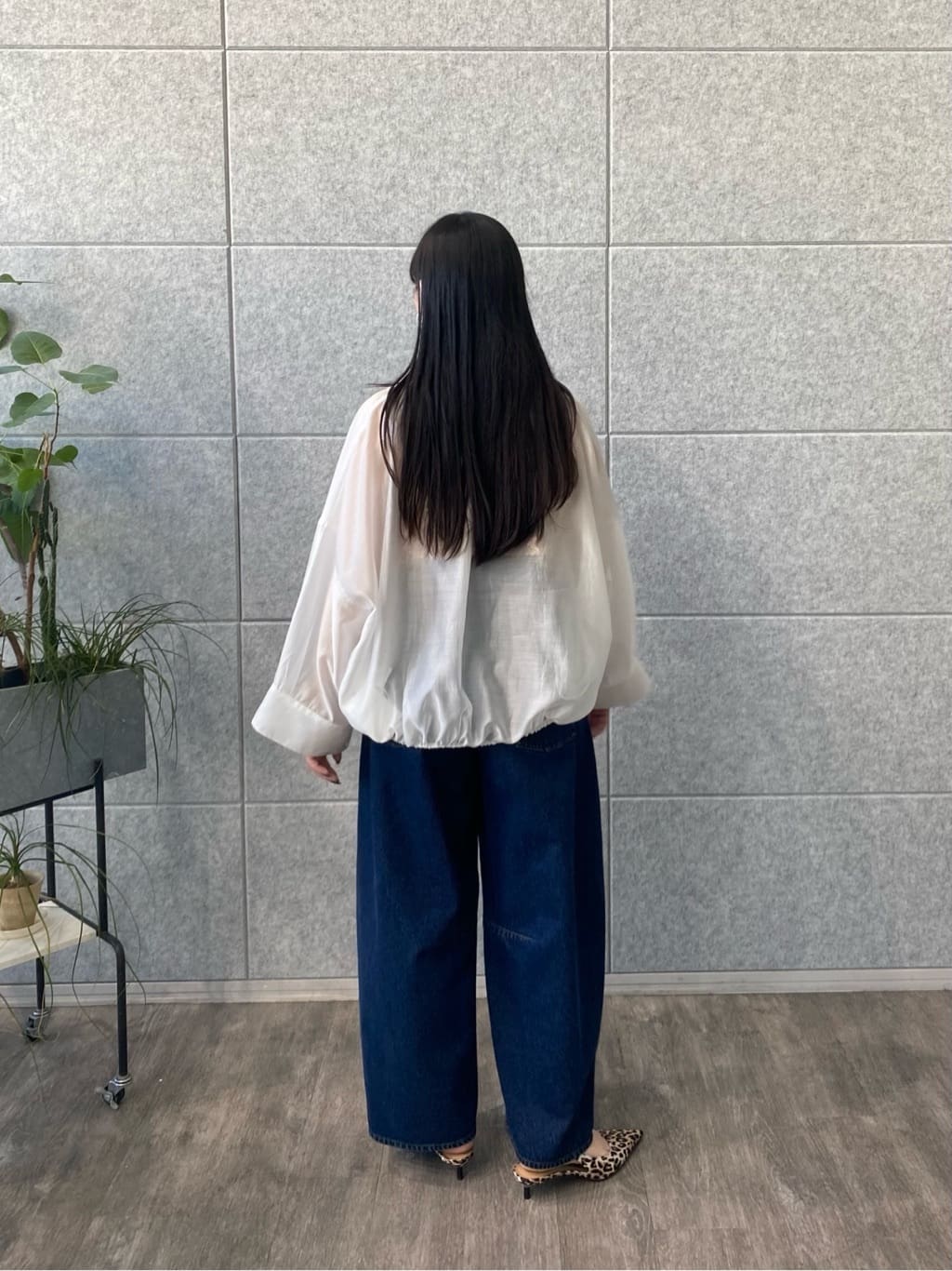 rinaさんの「INDIVI｜ハイウエストカーブデニム」を使ったコーディネート