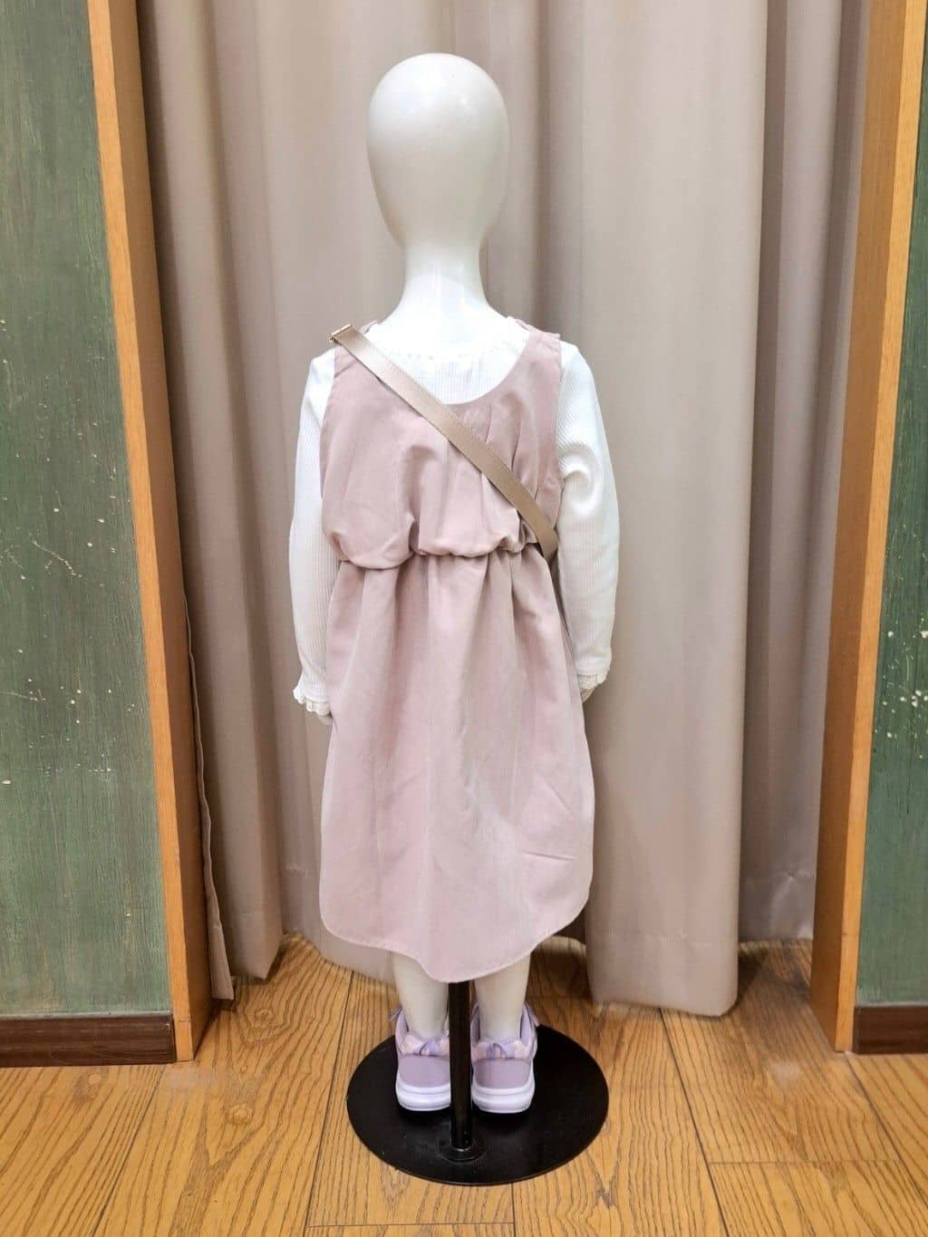 haruさんの「SHOO･LA･RUE｜◆【洗える/100-120cm】着るだけでコーデが決まる スカラップ花刺繍ワンピース」を使ったコーディネート