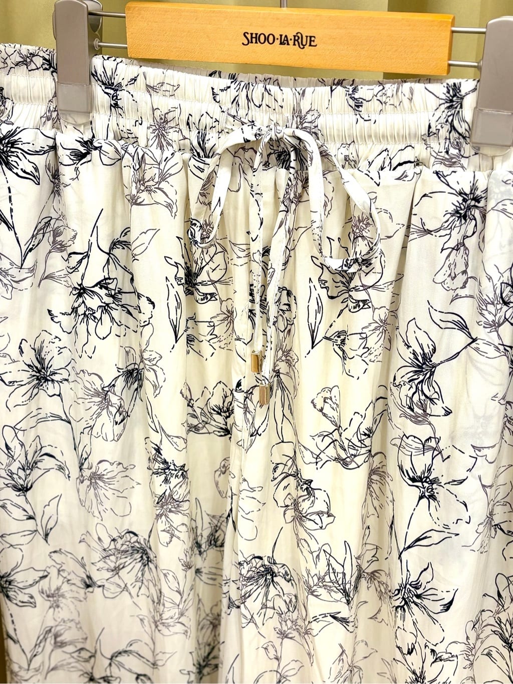 くりまろんさんの「SHOO･LA･RUE｜◆【洗える/S-LL/UV/吸水速乾】洗濯後しわになりにくいリネンブレンドシャツ」を使ったコーディネート