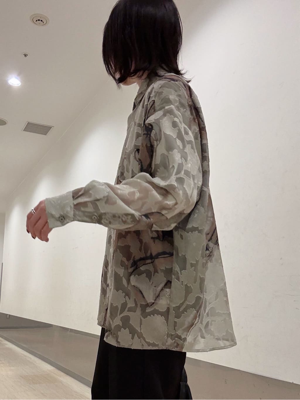 Renaさんの「tk.TAKEO KIKUCHI｜◆シアーフラワーシャツ」を使ったコーディネート