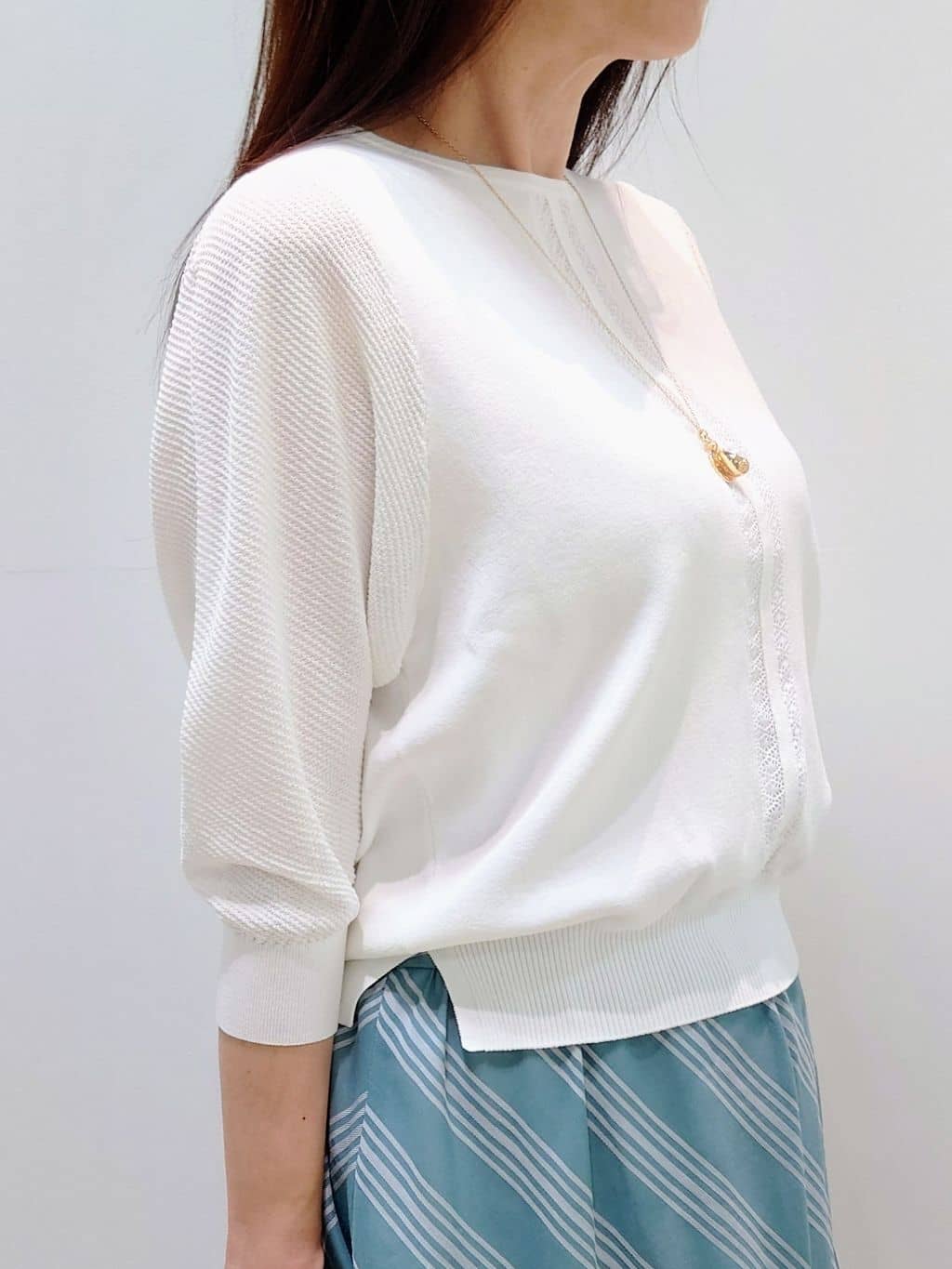 yoshiさんの「Reflect｜◆【接触冷感／洗える／ジャケットインナーにおすすめ】レースデザインニット」を使ったコーディネート