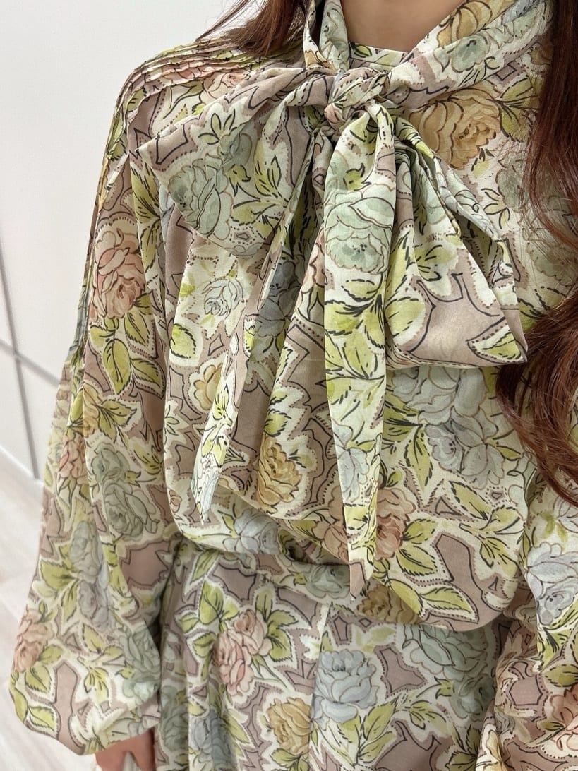R.Kさんの「UNTITLED｜◆【セットアップ可能】オールドフラワー プリントスカート」を使ったコーディネート