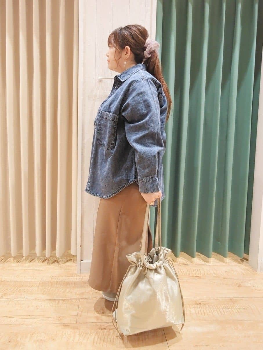 タガさんの「SHOO･LA･RUE｜◆【S-LL】ロゴの立体感が魅力 ブラシ刺繍ロンT」を使ったコーディネート