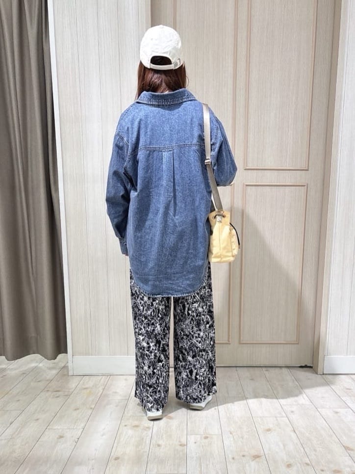 AMI55さんの「SHOO･LA･RUE｜◆【洗える/S-LL】一枚でもレイヤードでも グラフィック長袖Tシャツ」を使ったコーディネート