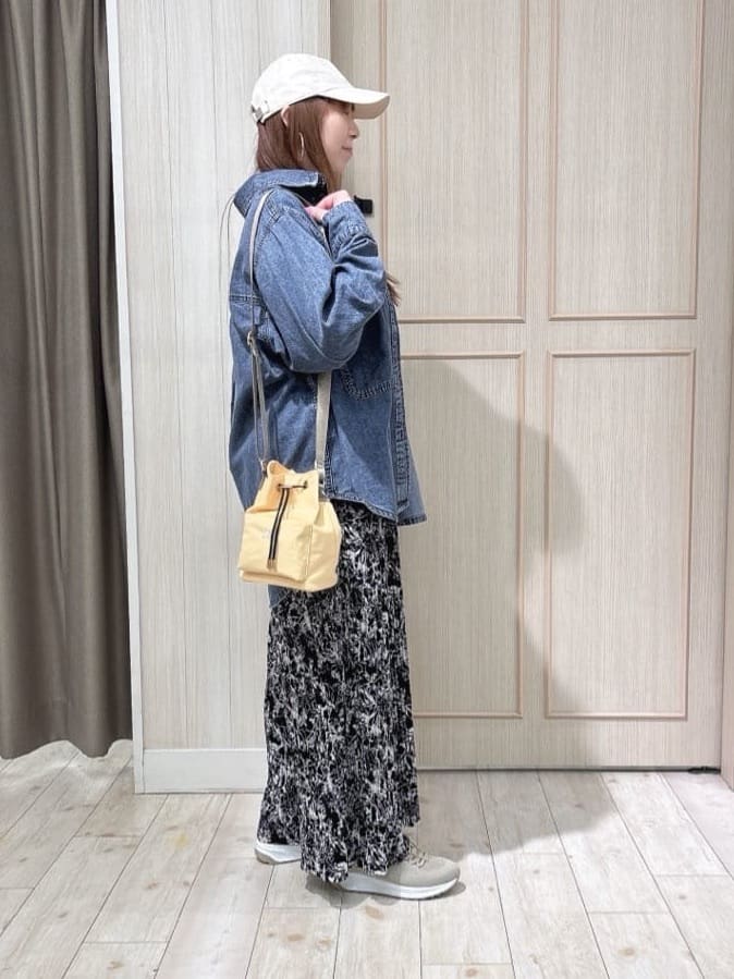 AMI55さんの「SHOO･LA･RUE｜◆【洗える/S-LL】一枚でもレイヤードでも グラフィック長袖Tシャツ」を使ったコーディネート