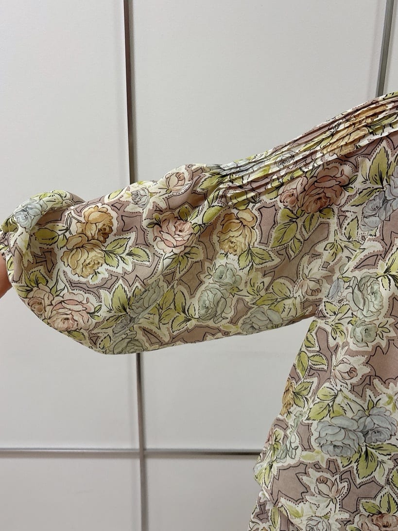 R.Kさんの「UNTITLED｜◆【セットアップ可能】オールドフラワー プリントスカート」を使ったコーディネート