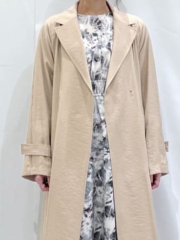 komaさんの「OPAQUE.CLIP｜◆《大人百花掲載》リラクシートレンチコート【洗える】」を使ったコーディネート