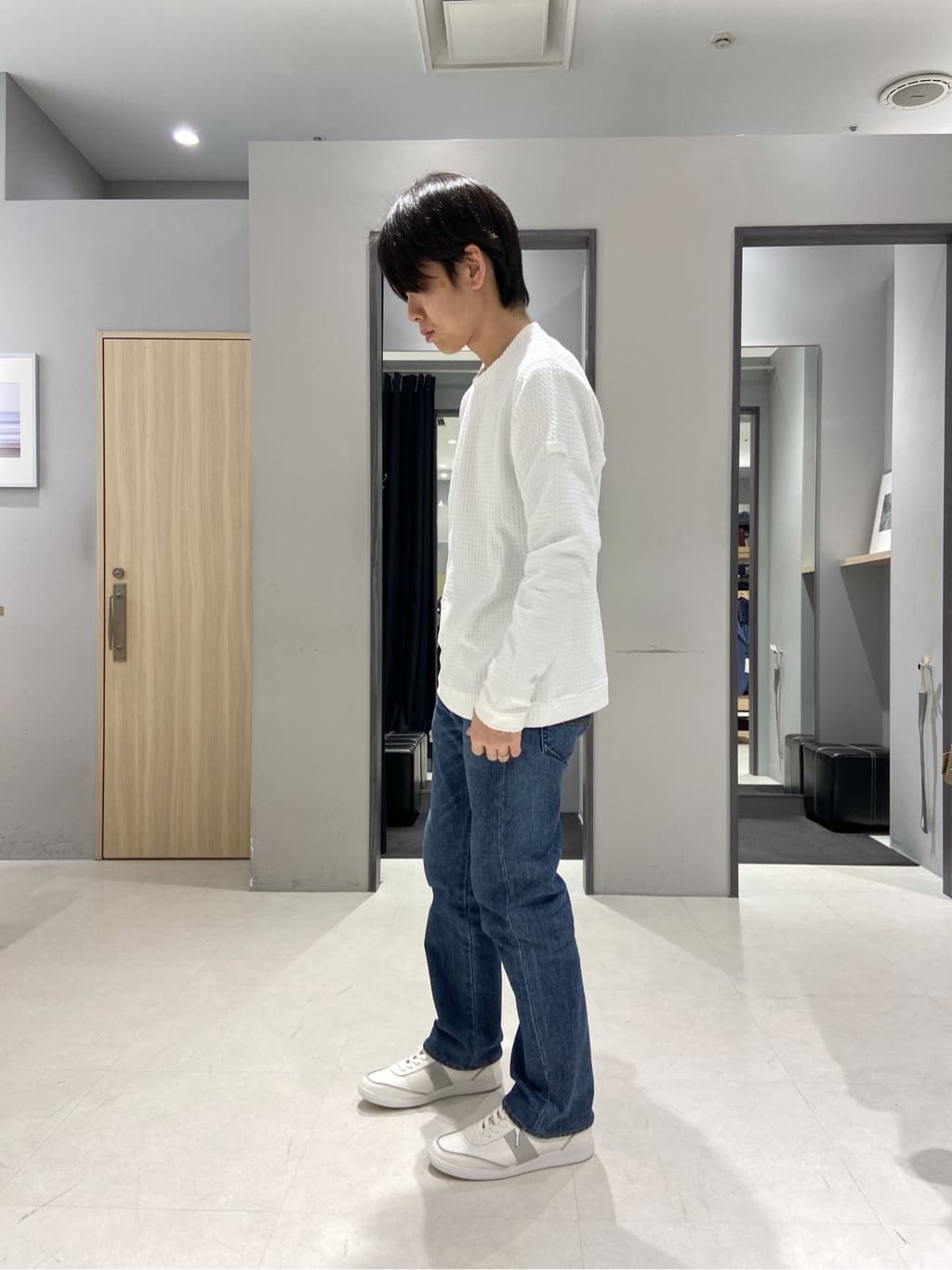 わいずみさんの「TAKEO KIKUCHI｜ハットモチーフ ジャカード ストライプ シャツ」を使ったコーディネート