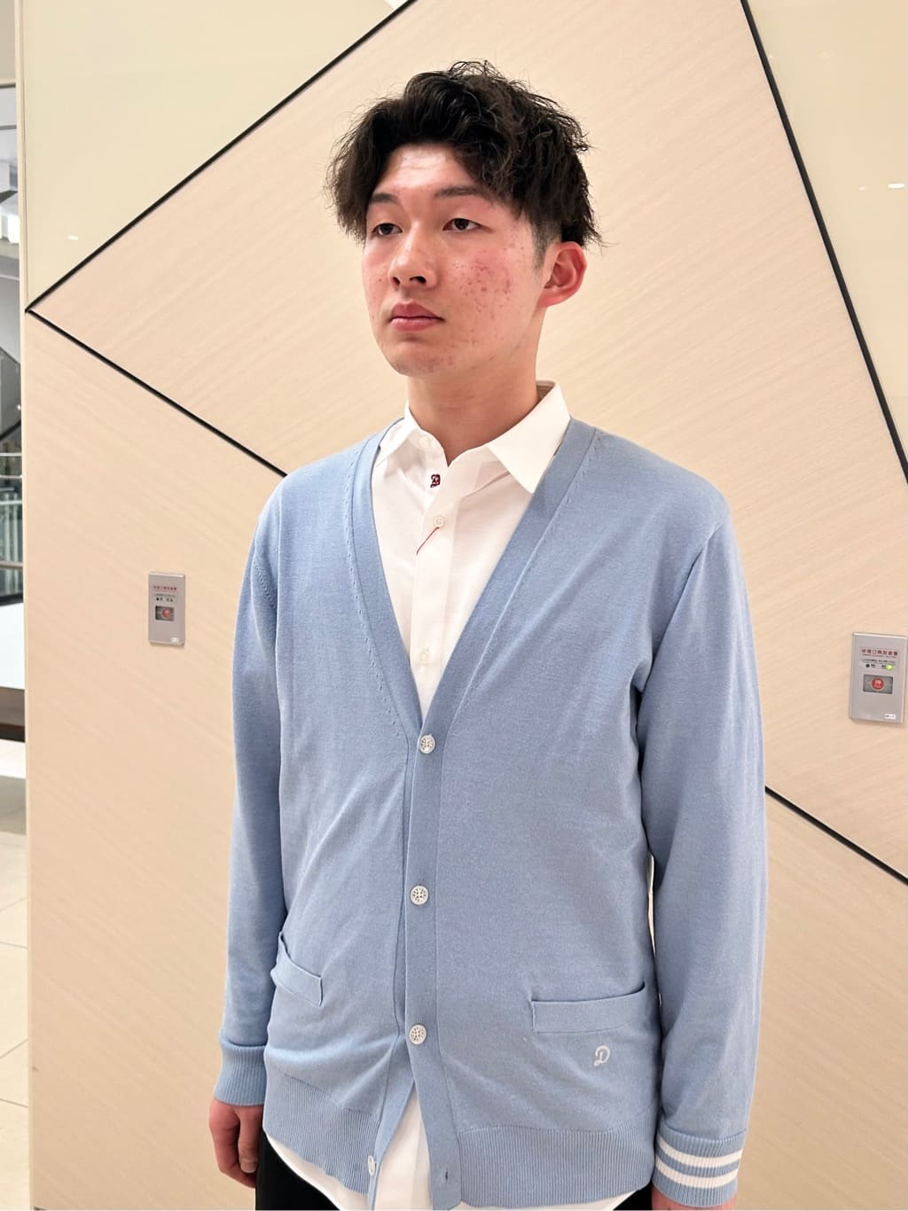千葉亮太さんの「DRESSTERIOR｜スリーブライン スプリングカーディガン」を使ったコーディネート