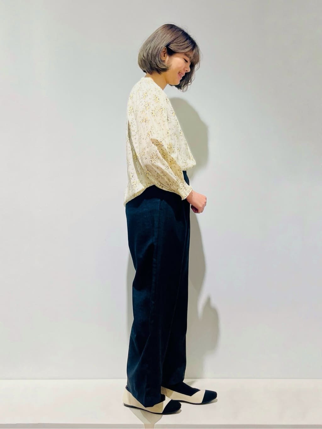 Fujiharuさんの「grove｜◆【デイリーから特別な日まで】華やかさを纏うヴィンテージサテンブラウス」を使ったコーディネート