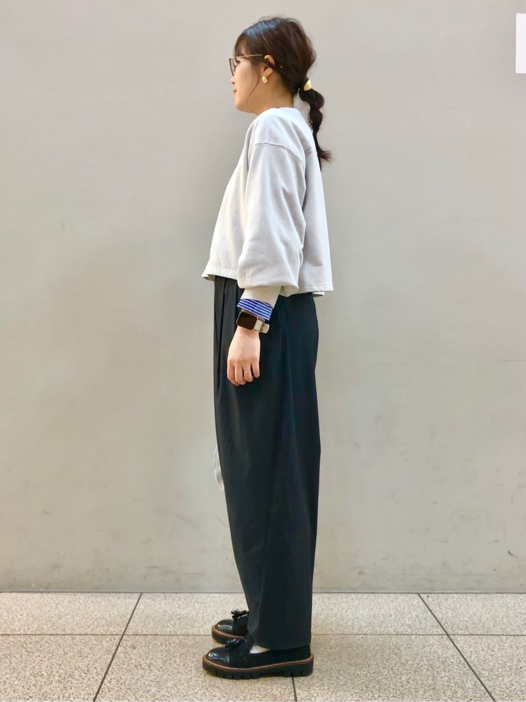 ころさんの「THE SHOP TK｜◆ラメストライプラグランシャツ【洗える】」を使ったコーディネート