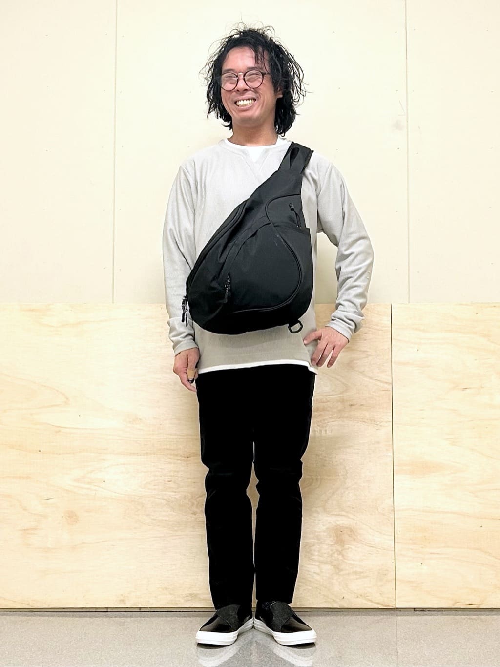 KENJI Iさんの「THE SHOP TK｜【オールシーズン穿ける！】7DAYSストレッチへリンボンパンツ　ON&hArr;OFF兼用」を使ったコーディネート