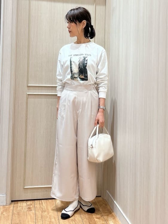 kuraさんの「SHOO･LA･RUE｜◆【洗える/S-LL】一枚でもレイヤードでも グラフィック長袖Tシャツ」を使ったコーディネート