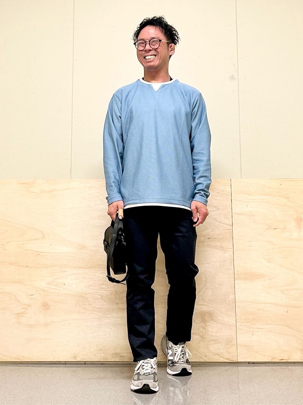 KENJI Iさんの「THE SHOP TK｜【オールシーズン穿ける！】7DAYSストレッチへリンボンパンツ　ON&hArr;OFF兼用」を使ったコーディネート