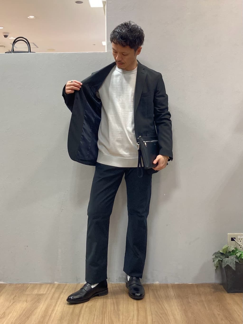 シュンさんの「TAKEO KIKUCHI｜【Made in JAPAN】播州織 ストレッチ パンツ」を使ったコーディネート