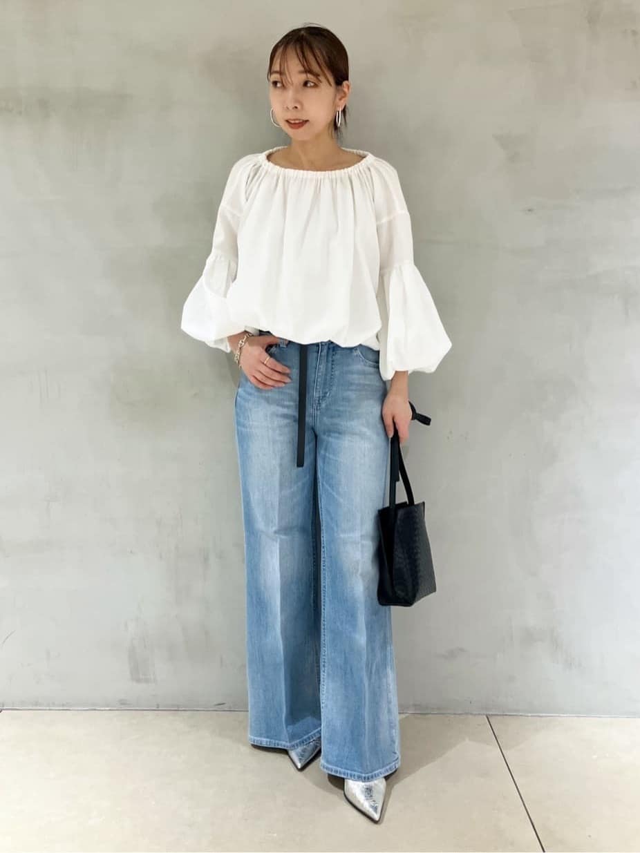 tomoさんの「UNTITLED｜◆【MARILYN MOON】別注 前後2way バルーンスリーブブラウス」を使ったコーディネート