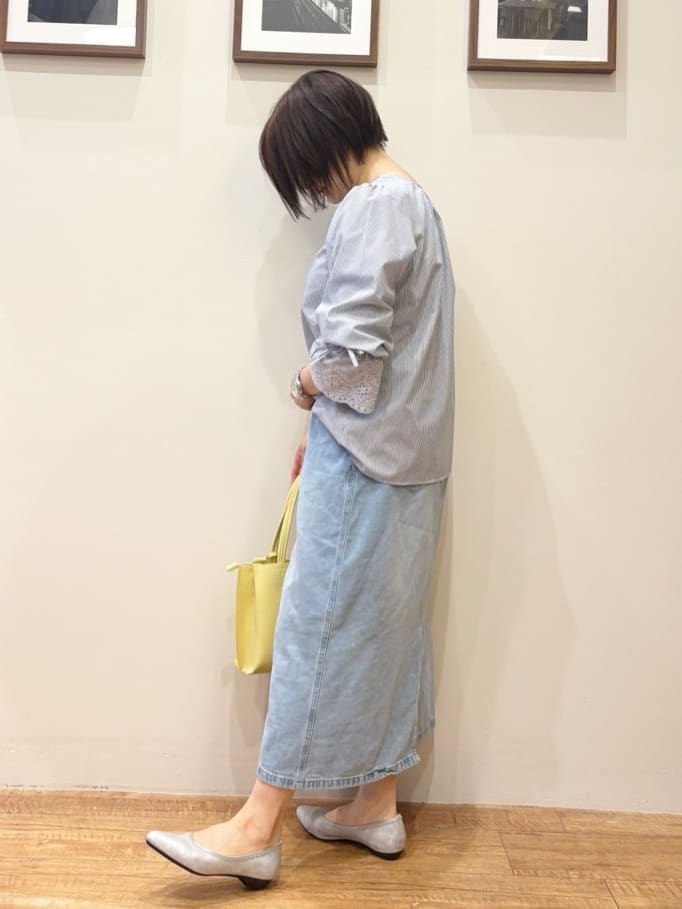 きっちょんさんの「SHOO･LA･RUE｜◆【S-LL/洗える】年中穿ける デニム ナロースカート」を使ったコーディネート