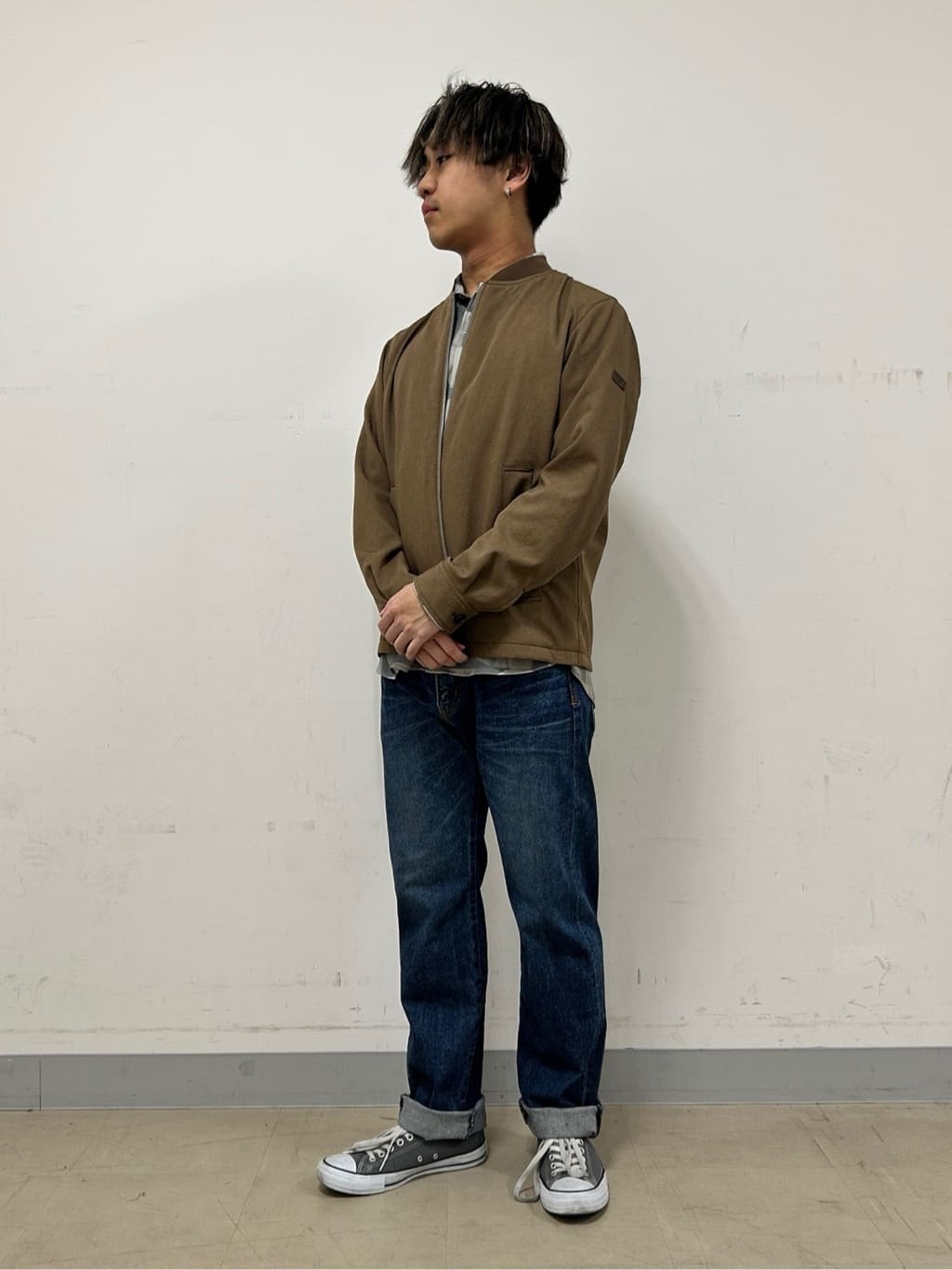 Hiroさんの「TAKEO KIKUCHI｜【モンスターストレッチ】日本製 ウォッシュド デニムパンツ」を使ったコーディネート