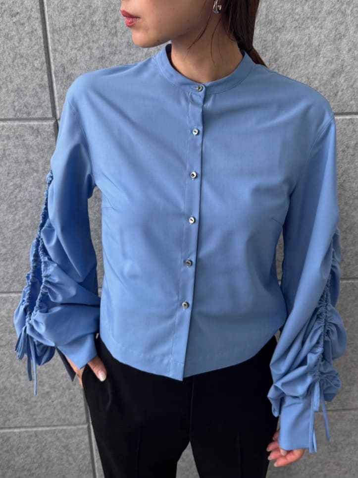 designer yukaさんの「CODE A｜playful puffs blouse」を使ったコーディネート