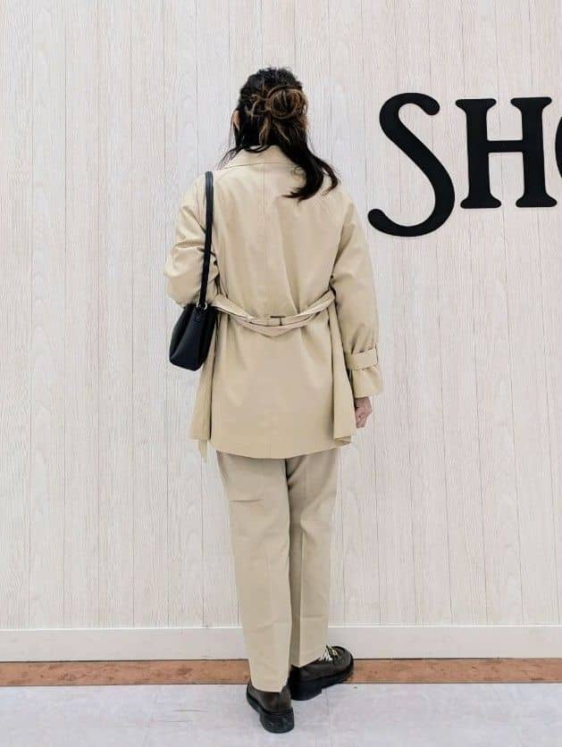 さくみぃさんの「SHOO･LA･RUE｜◆【S-LL/防花粉/撥水】ミドル丈トレンチコート」を使ったコーディネート