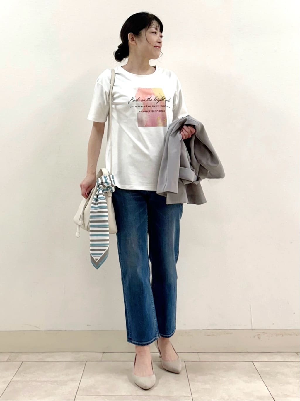 Wakaさんの「INDIVI｜【褒められデニム】スリムストレート デニムパンツ」を使ったコーディネート
