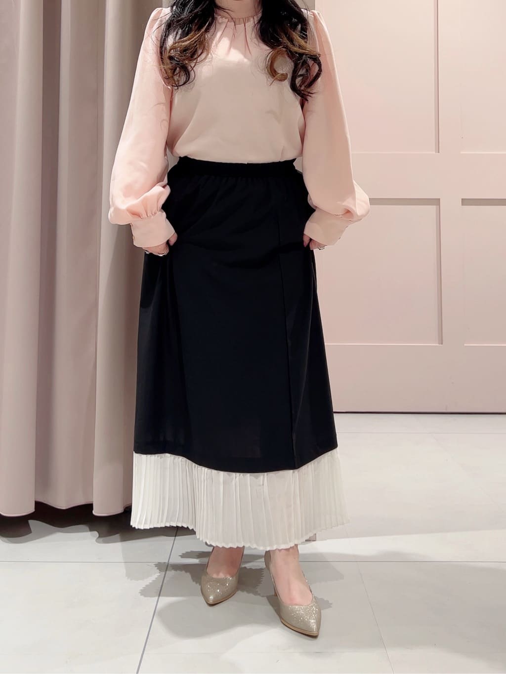 りえさんの「ESPERANZA｜12時間パンプスNeoグリッター[7.5cmヒール]」を使ったコーディネート