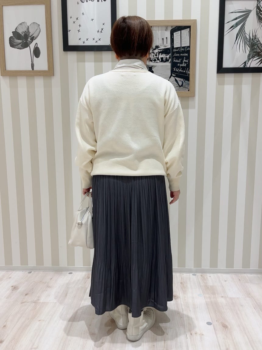 ma_miさんの「SHOO･LA･RUE｜◆【洗える/S-LL/ちくちくしにくい】大人のための ロゴ入りスウェットライクニット」を使ったコーディネート