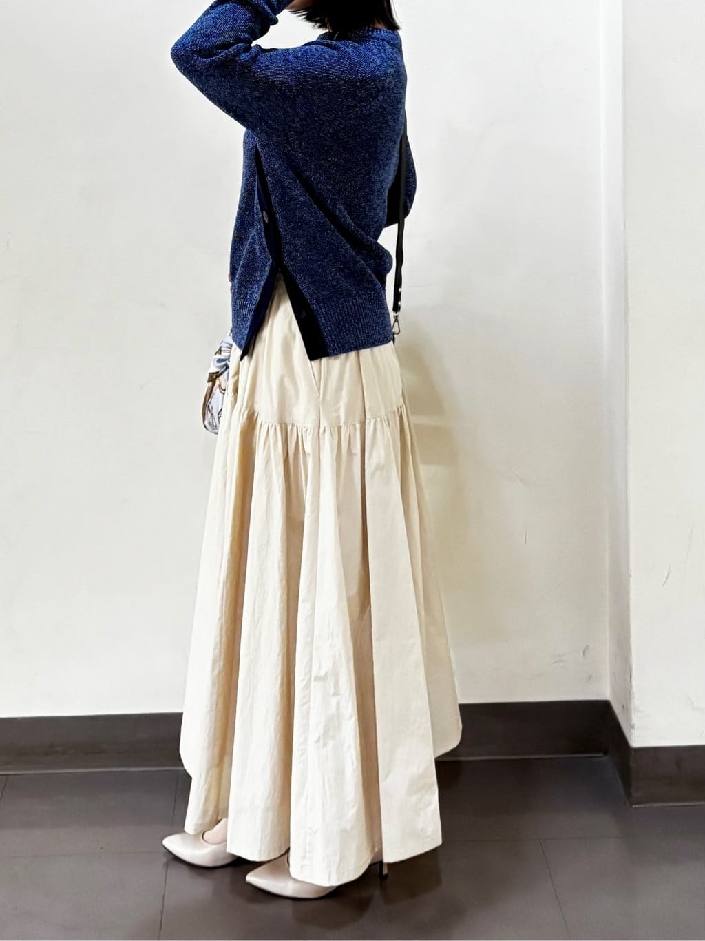 いくみさんの「UNTITLED｜【手洗い／88cm正方形】バイカラーハーネススカーフ」を使ったコーディネート